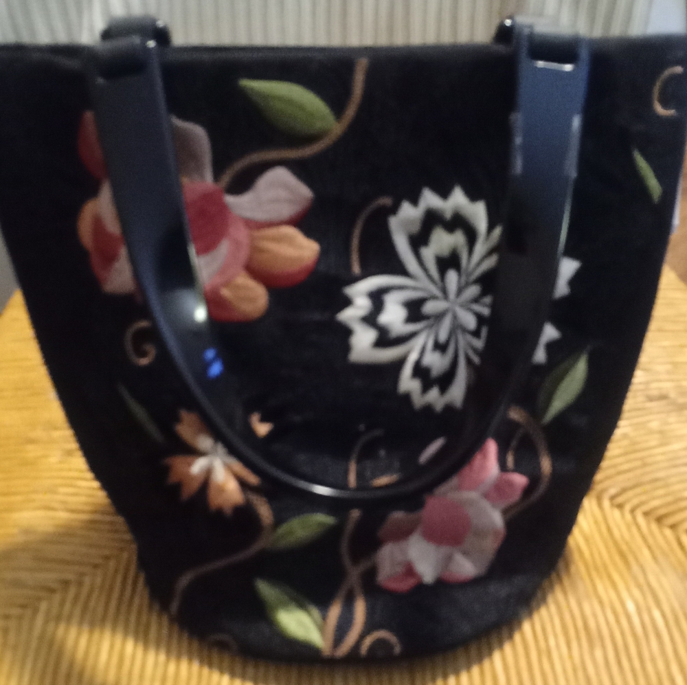 Embroidered Purse - Picture 6 of 6